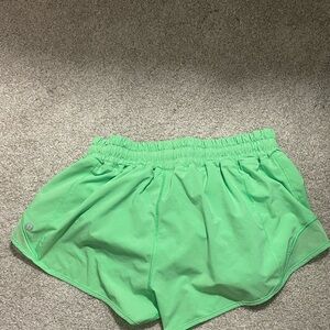 Green 2.5 inch lululemon hottie hots